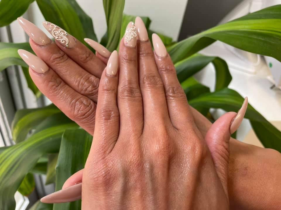 Maroon lv nails